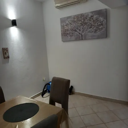 In With Sea View, Terrace, Air Conditioning, Wi-fi Apartman Kampor