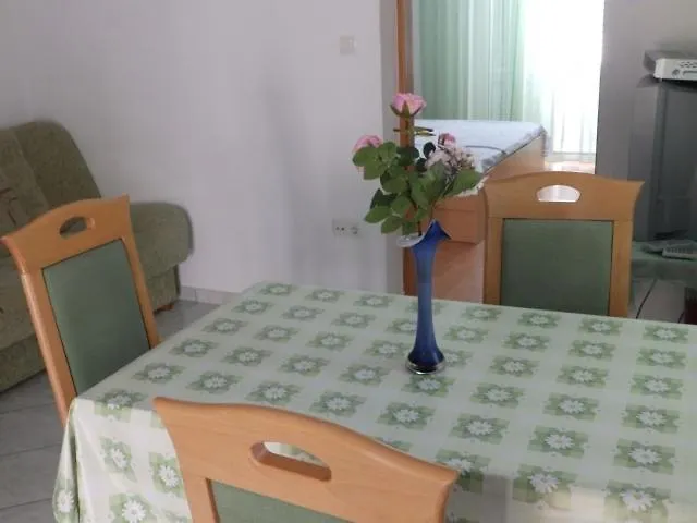 In With Sea View, Terrace, Air Conditioning, Wi-fi Apartman Kampor