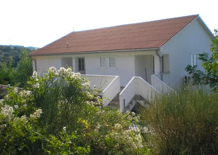 In With Sea View, Terrace, Air Conditioning, Wi-fi Apartman Kampor