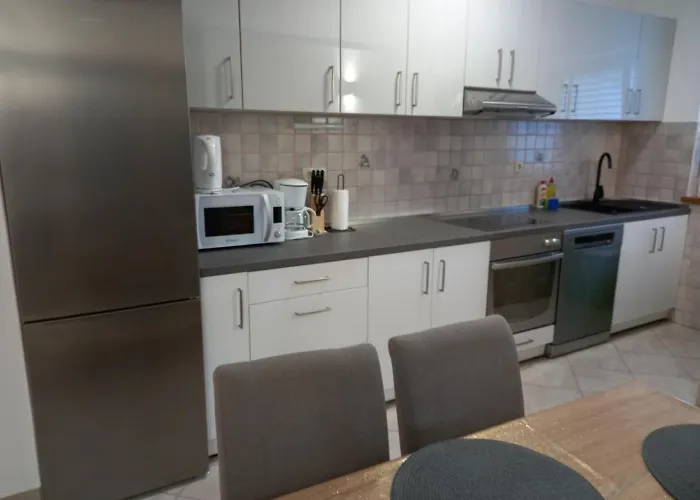 Apartman In With Sea View, Terrace, Air Conditioning, Wi-fi