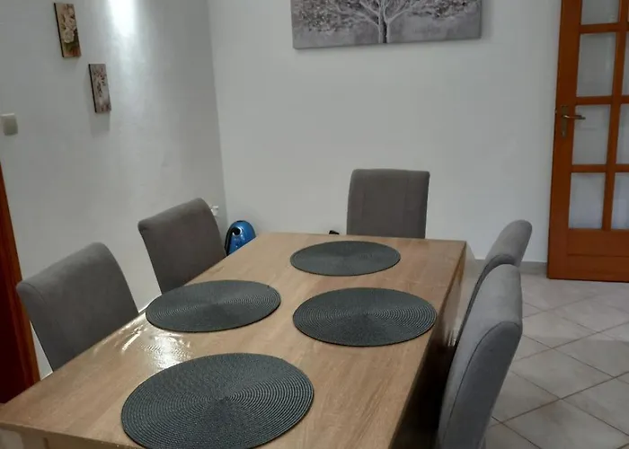 Apartman In With Sea View, Terrace, Air Conditioning, Wi-fi Kampor