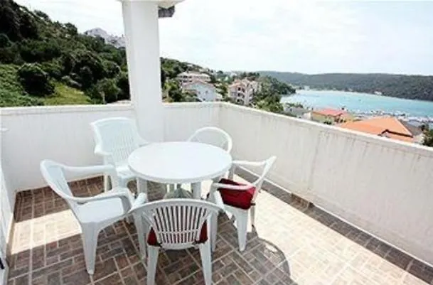 In With Sea View, Terrace, Air Conditioning, Wi-fi Apartman *