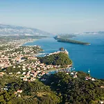 Apartament In With Sea View, Terrace, Air Conditioning, Wi-fi Kampor