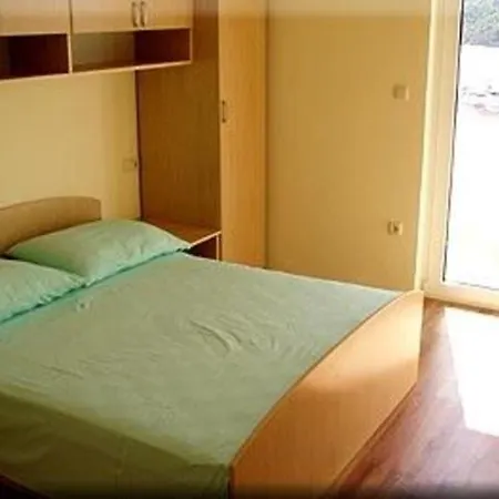 In With Sea View, Terrace, Air Conditioning, Wi-fi شقة