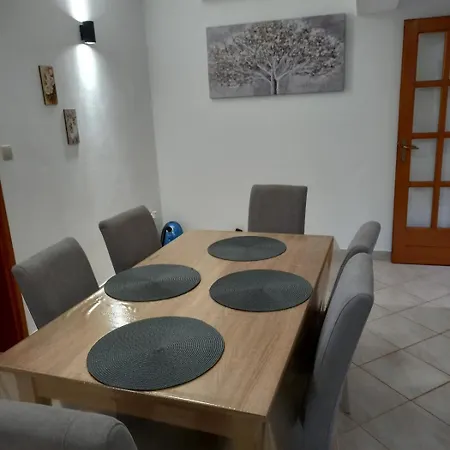 Appartement In With Sea View, Terrace, Air Conditioning, Wi-fi Kampor