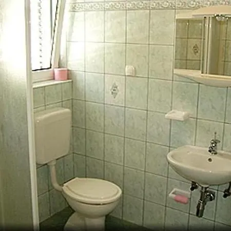 Appartement In With Sea View, Terrace, Air Conditioning, Wi-fi Kampor